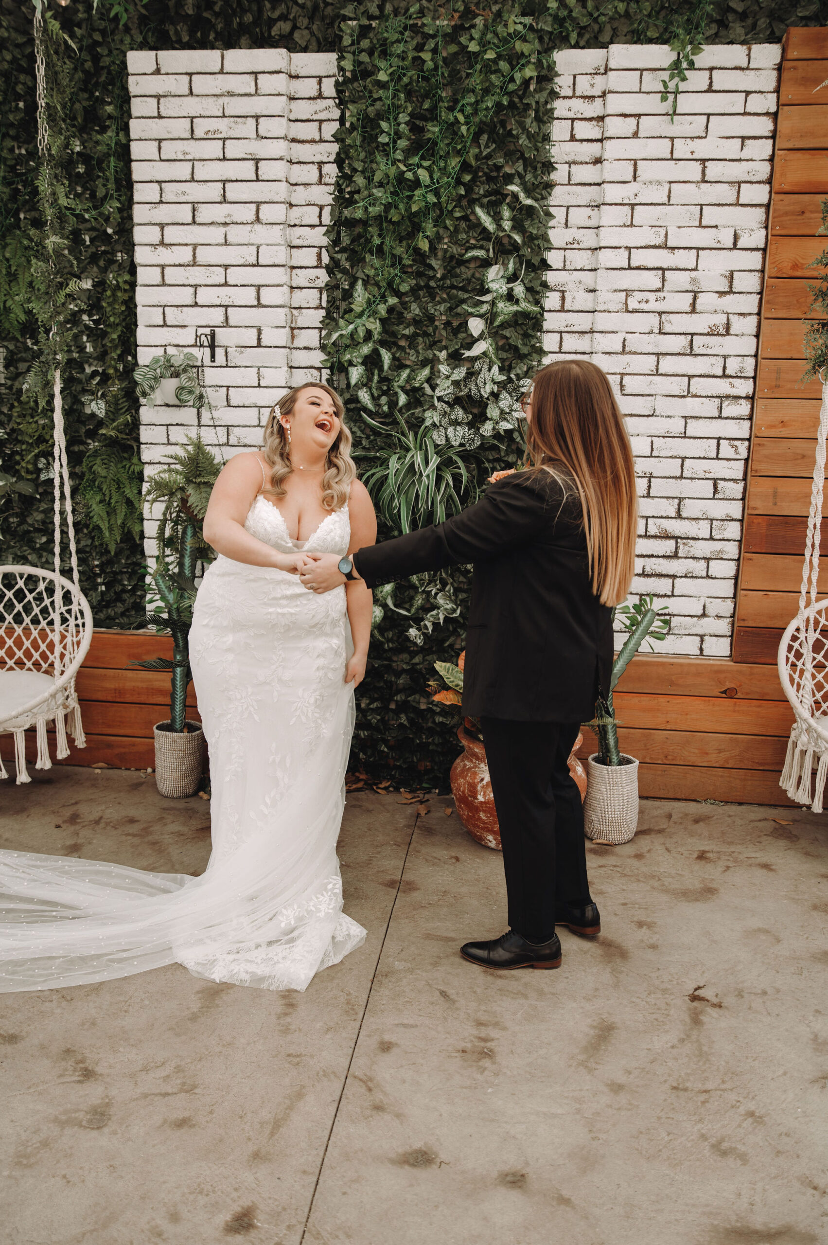 Boho Details Meet Amazing Florals in St. Louis Wedding | Pretty Pear Bride