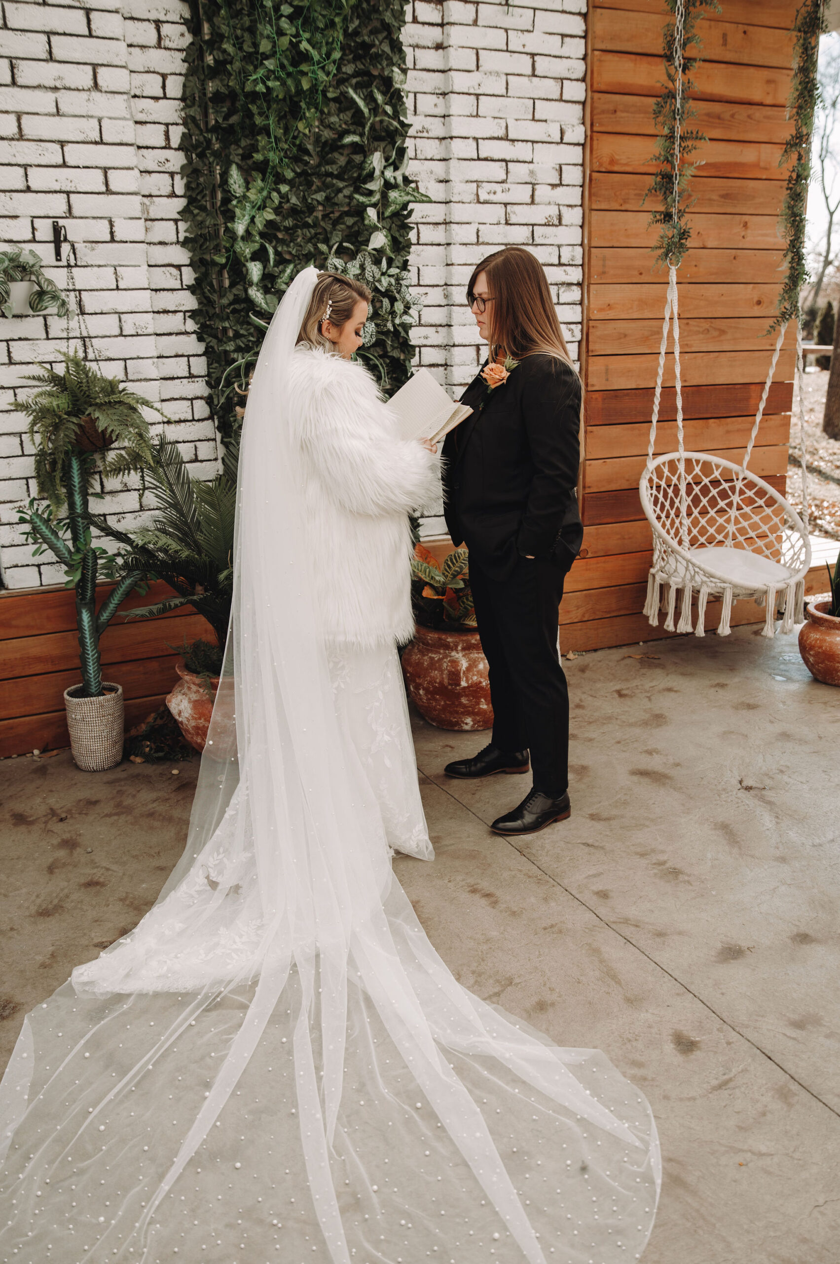 Boho Details Meet Amazing Florals in St. Louis Wedding | Pretty Pear Bride