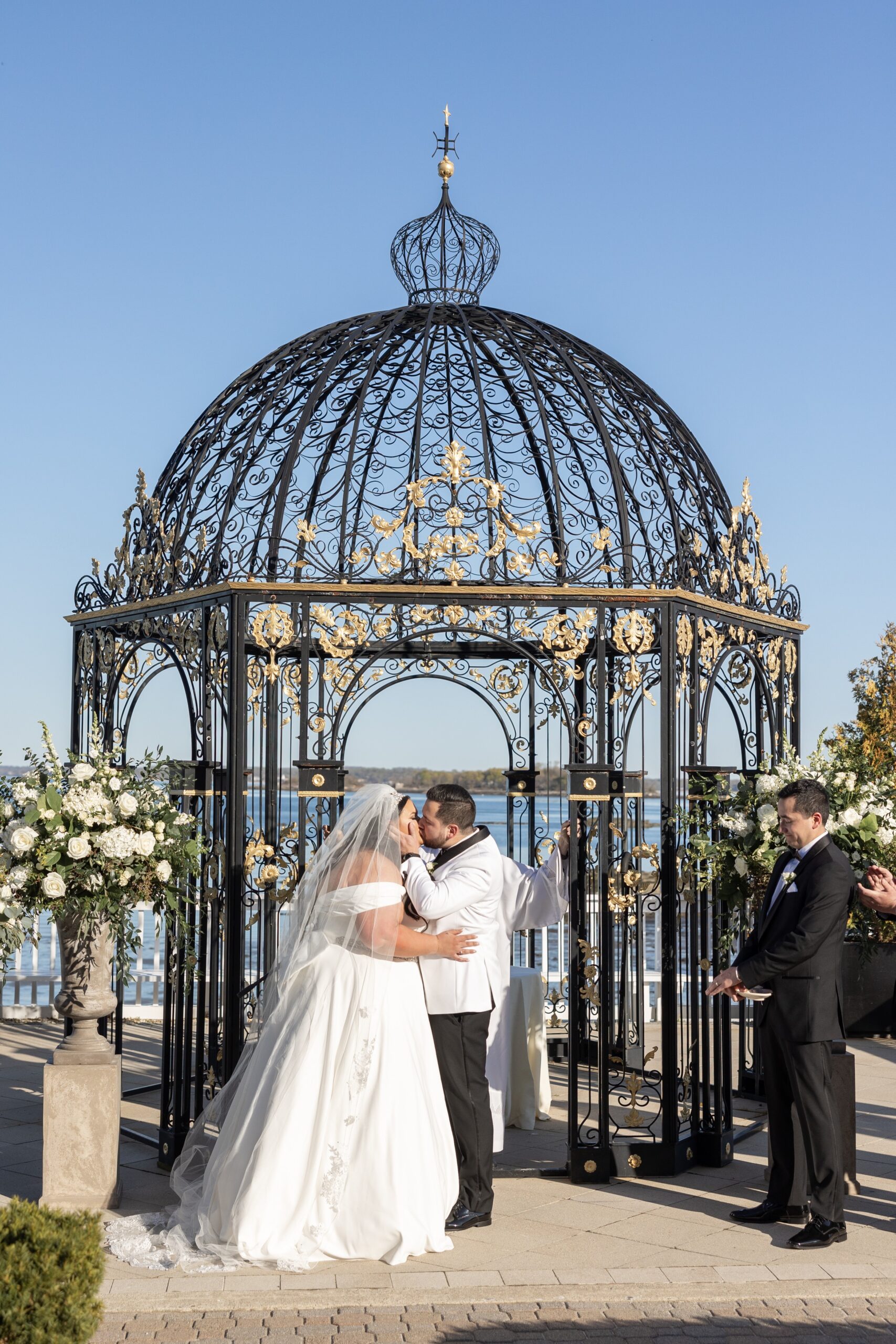 Timeless Plus Size Black and White New York Wedding | Pretty Pear Bride