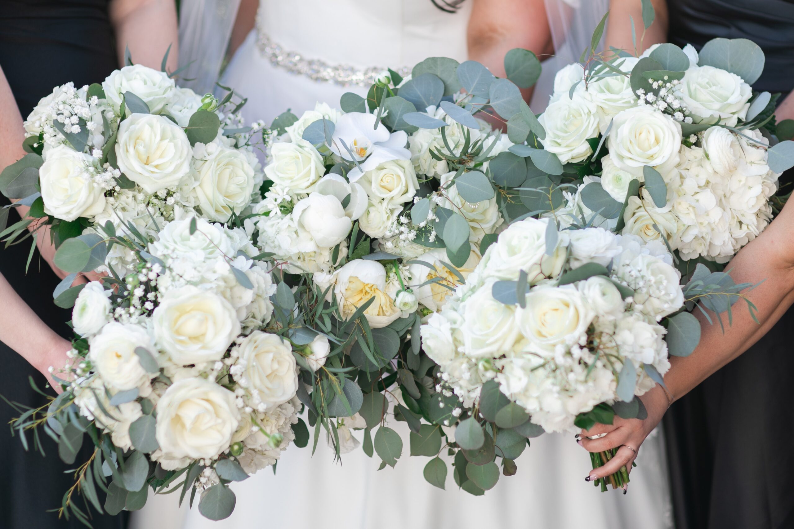 Timeless Plus Size Black and White New York Wedding | Pretty Pear Bride