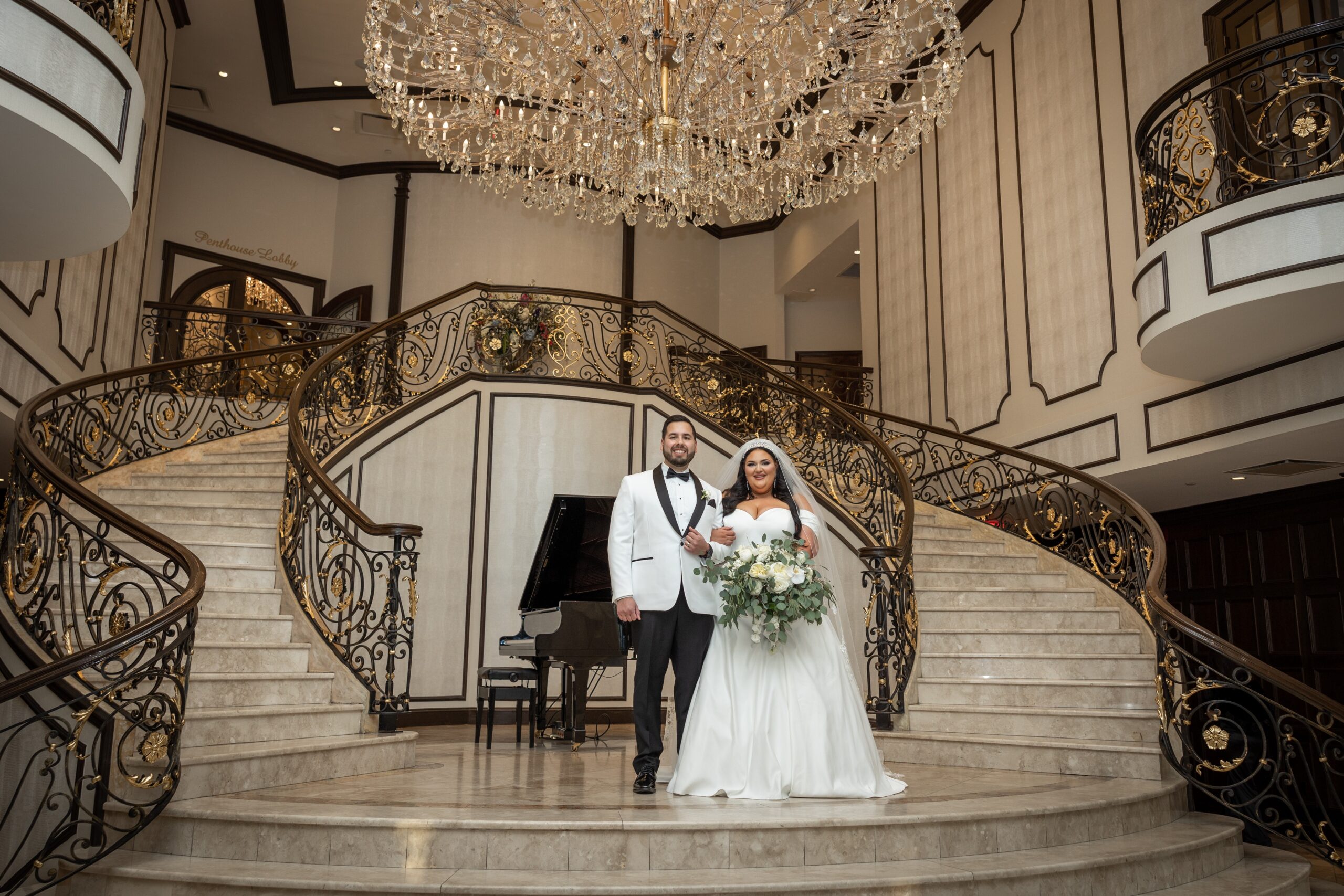 Timeless Plus Size Black and White New York Wedding | Pretty Pear Bride