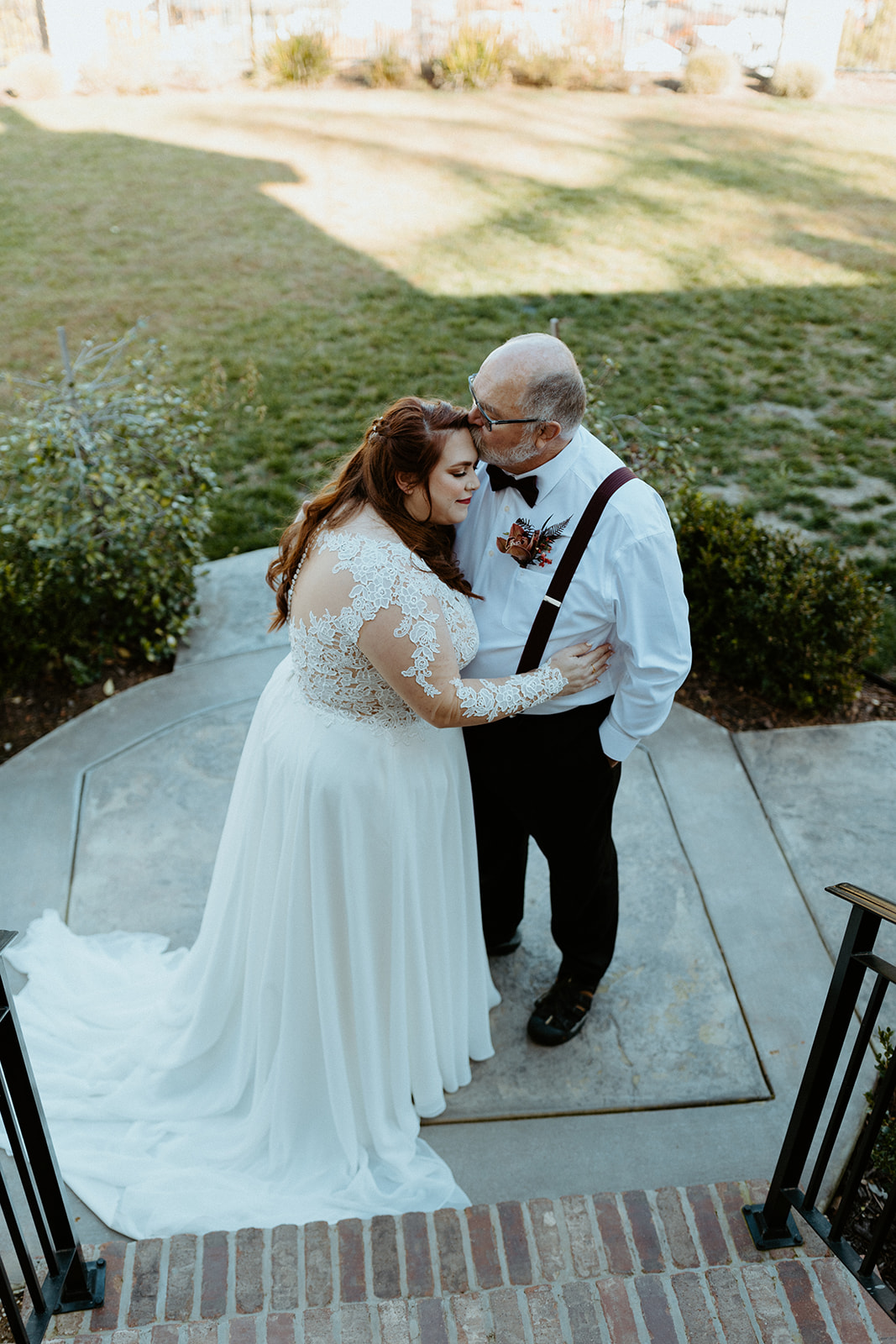 Plus Size Bride Stuns in Fall Boho California Wedding