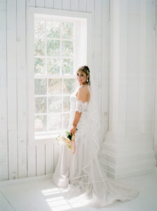 Golden Afternoon Plus Size Bride Wedding Inspiration | Pretty Pear Bride