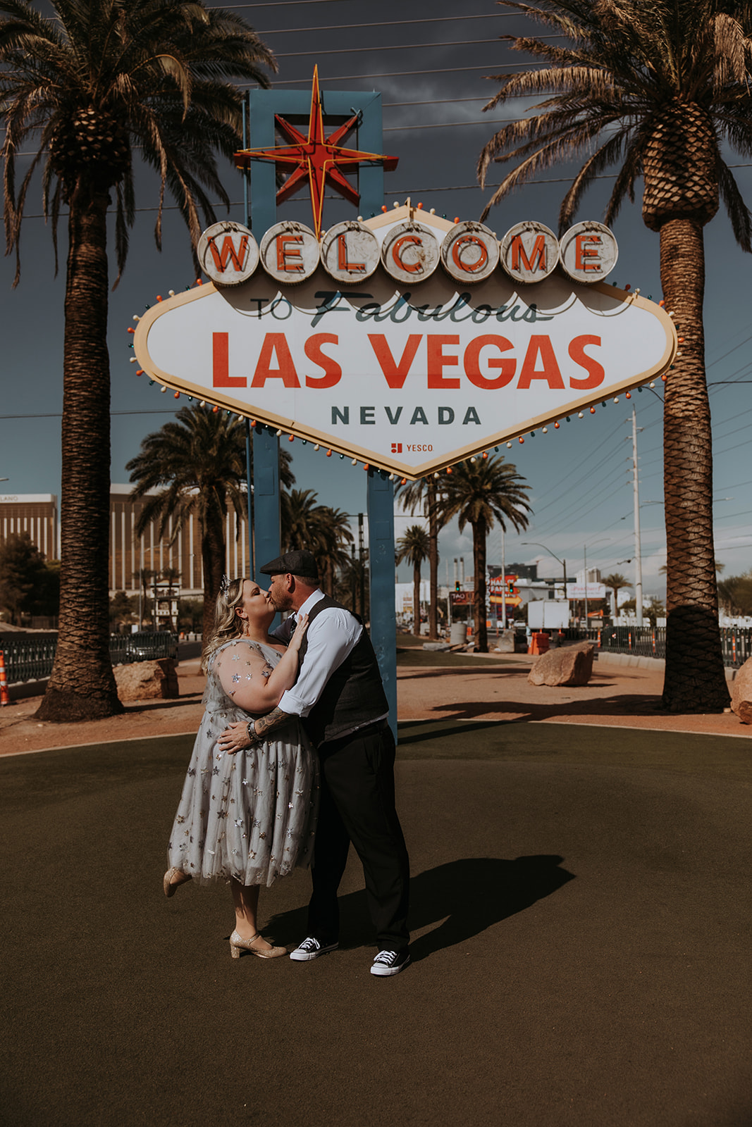 vegas wedding, vegas elopement, plus size bride,