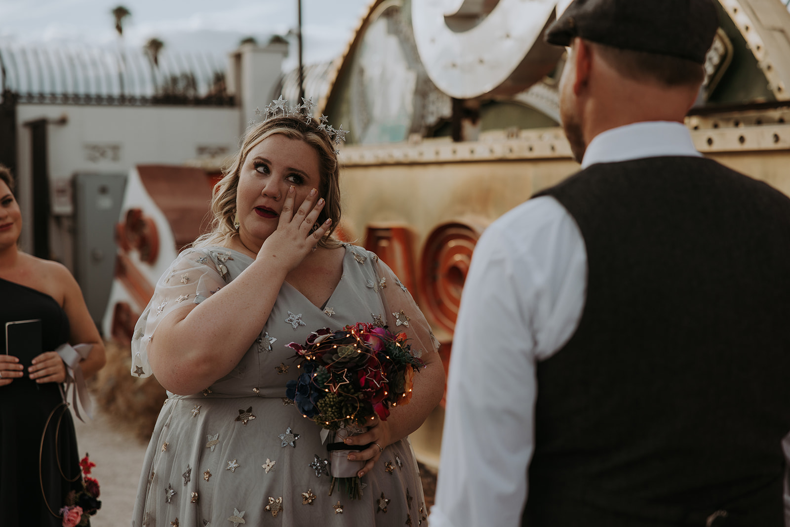 vegas wedding, vegas elopement, plus size bride,