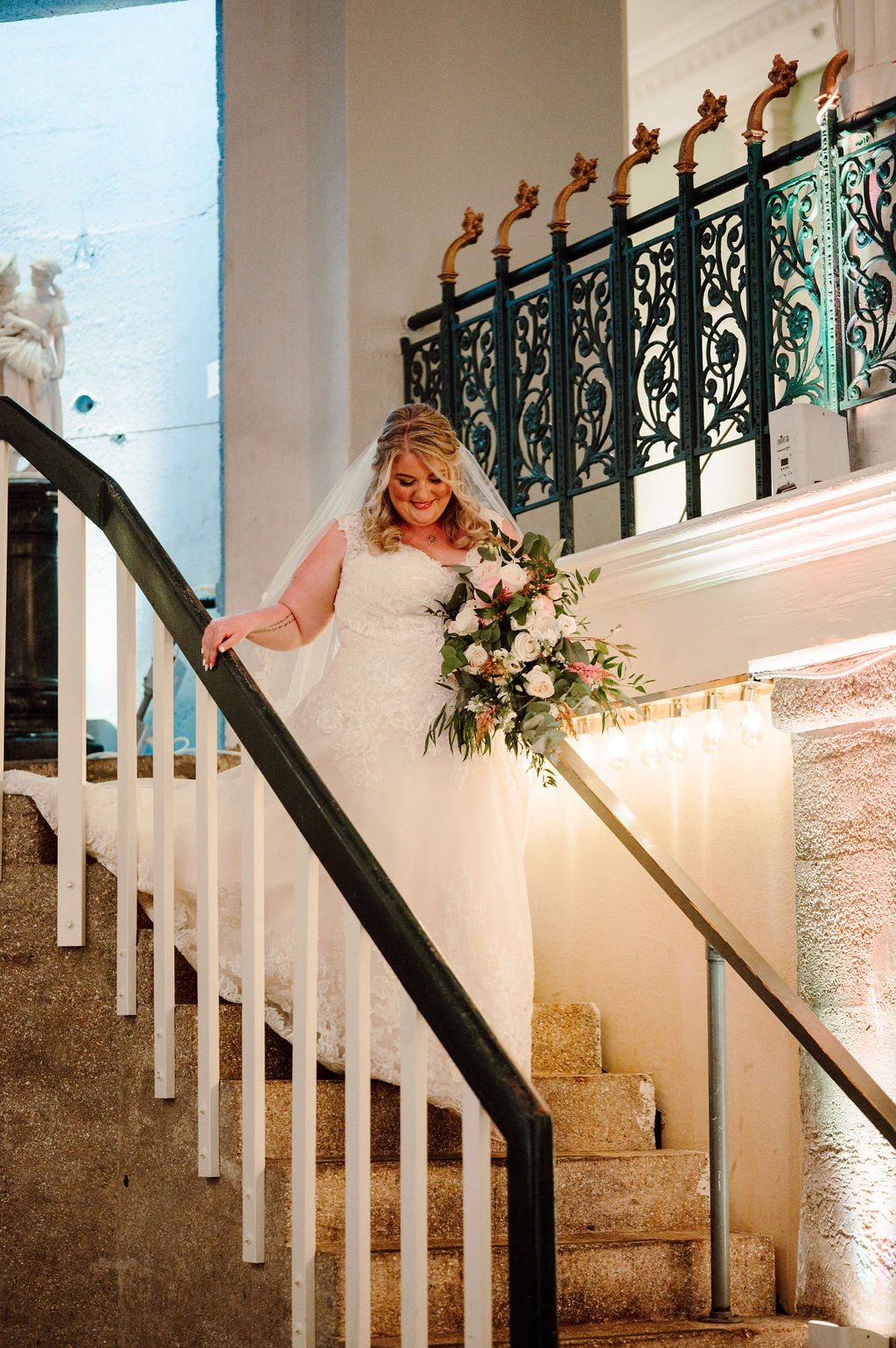 Soft Glamplus size bride, plus size wedding, florida plus size bride, plus size wedding dress and Flowy Vibes Florida Wedding | Pretty Pear Bride